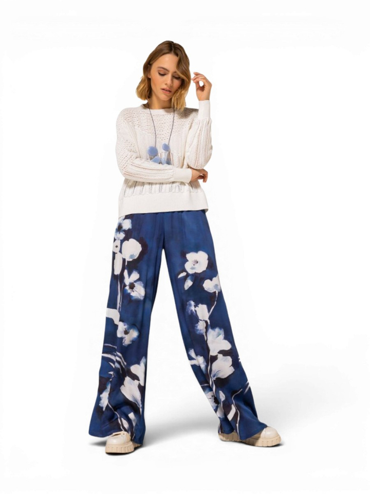 Blauwe losvallende broek in bloemenprint Caroline Biss