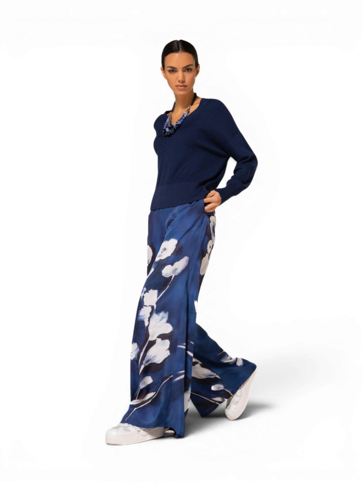 Blauwe losvallende broek in bloemenprint Caroline Biss