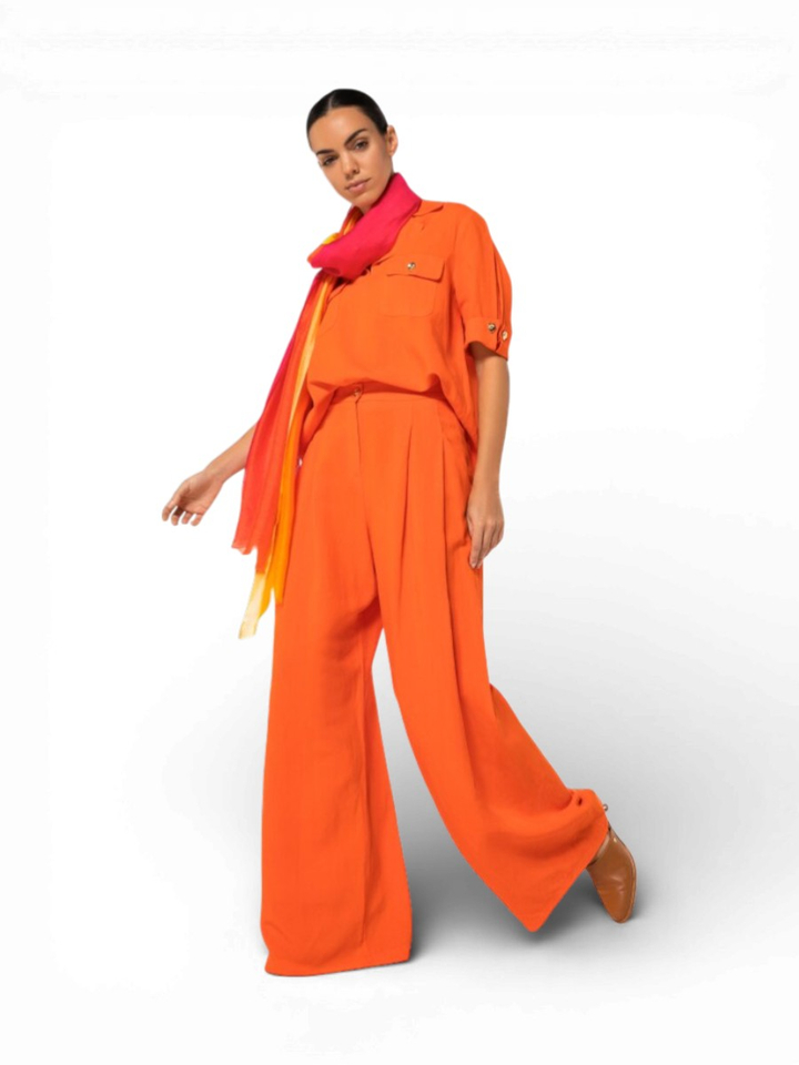 Oranje wijde broek met plooidetail Caroline Biss