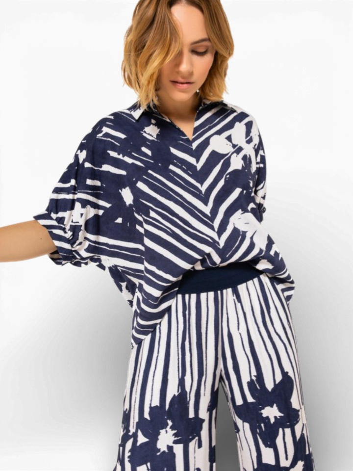 Blauwe bloes met bloemenprint Caroline Biss