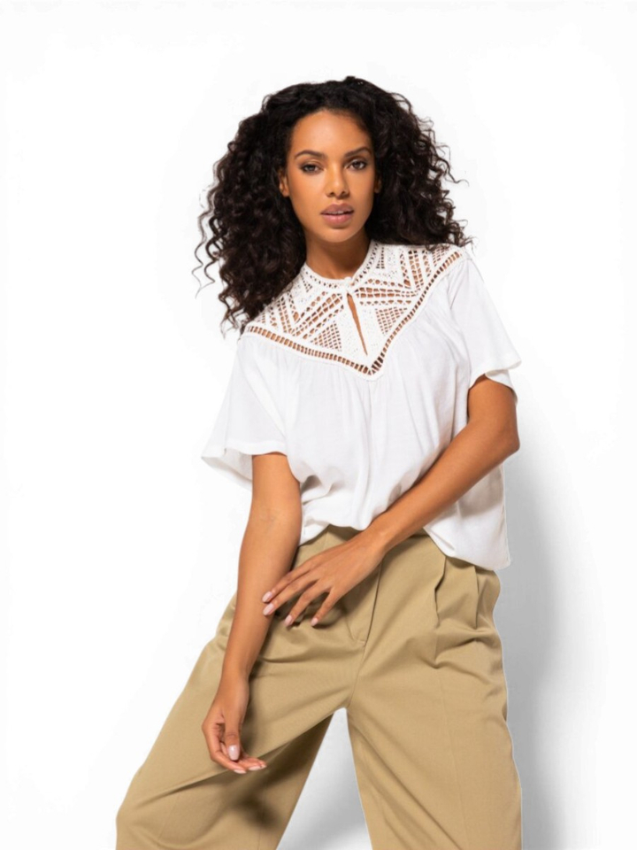 Witte bloes Caroline Biss