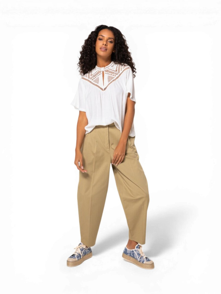 Witte bloes Caroline Biss