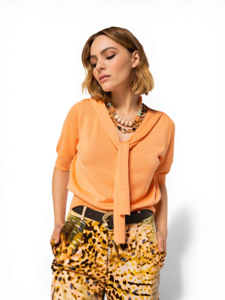 Oranje trui met sjaal detail Caroline Biss 
