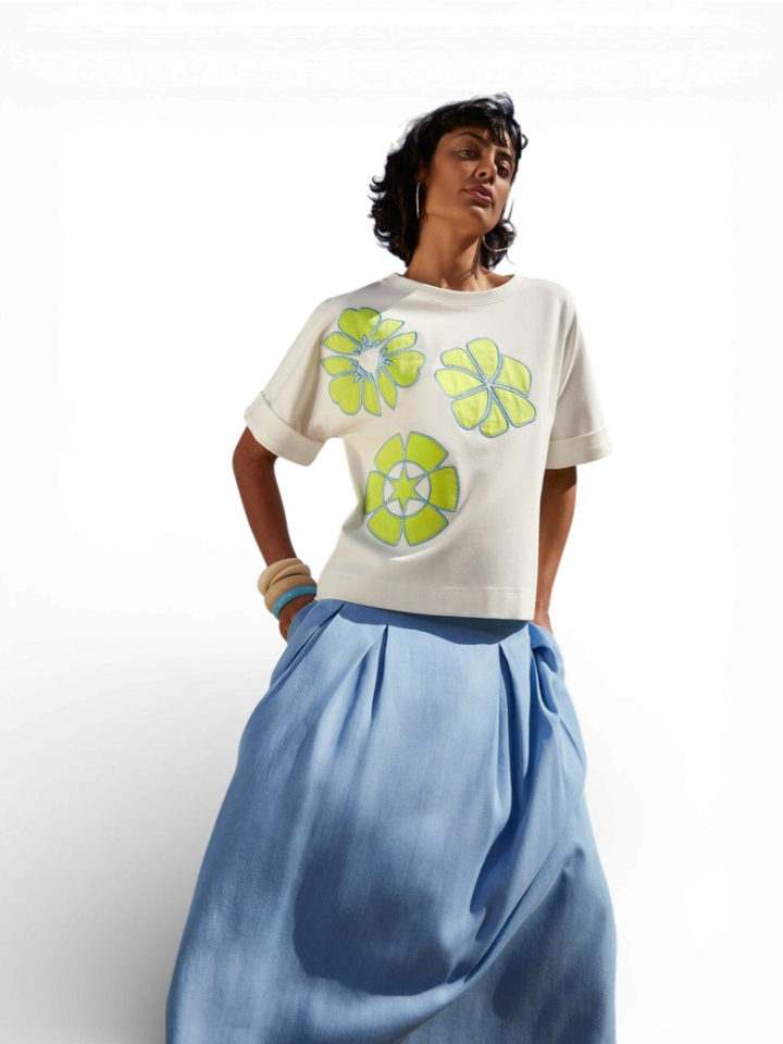 Witte sweater met blauw en gropene bloemenprint Aureel Atmos