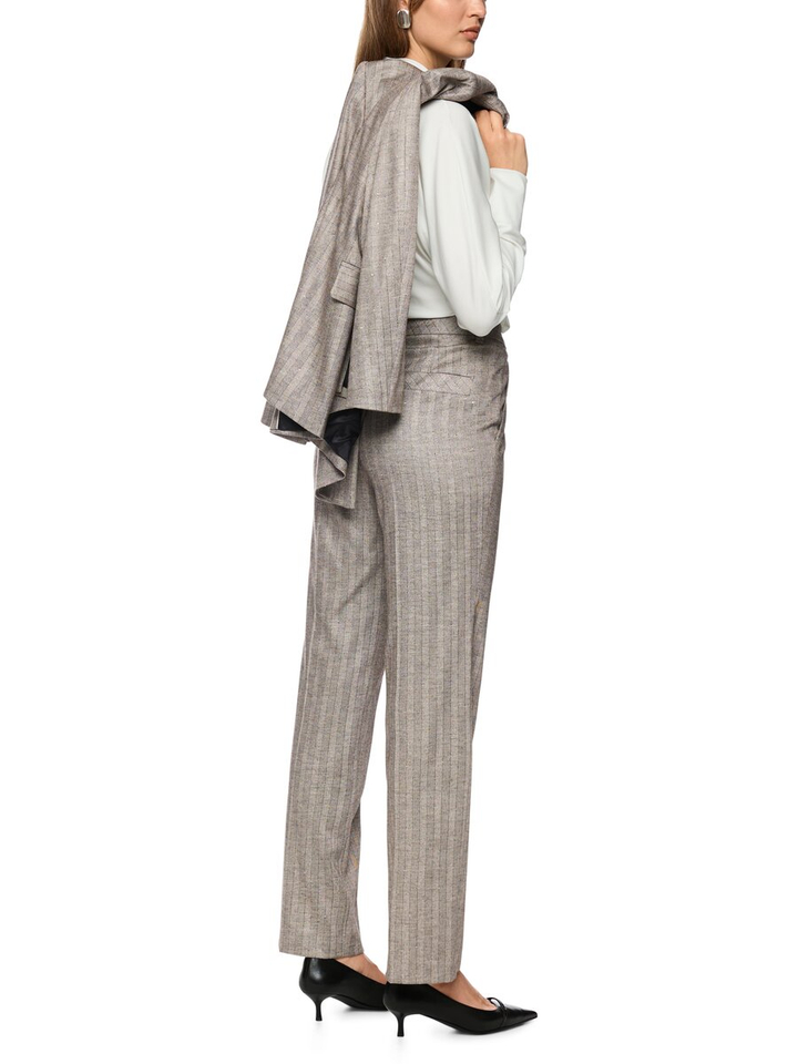 Grijskleurige broek met subtiel lijnpatroon Marc Cain collections