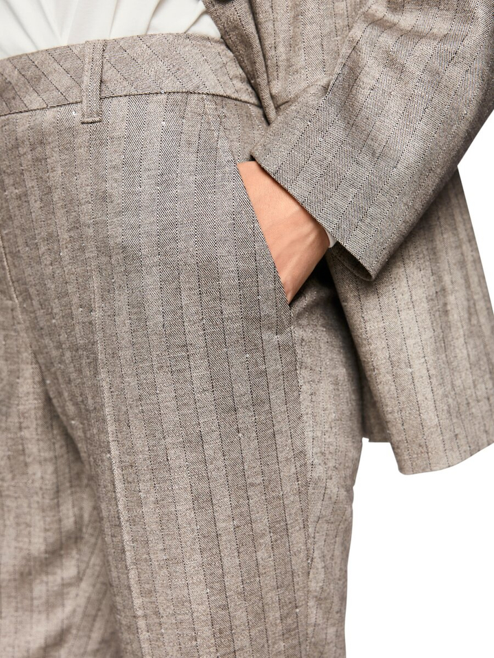 Grijskleurige broek met subtiel lijnpatroon Marc Cain collections