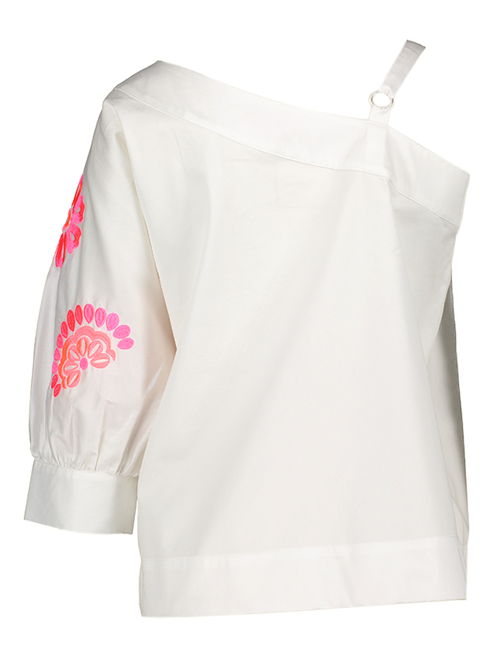 Witte off shoulder bloes met fluo roze bloemenprint