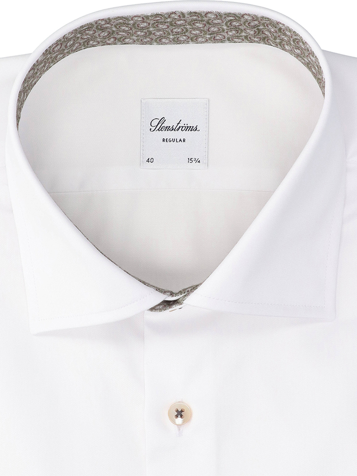 Wit katoenen hemd (regular fit) met lange mouwen en lichtbruine knopen Stenströms