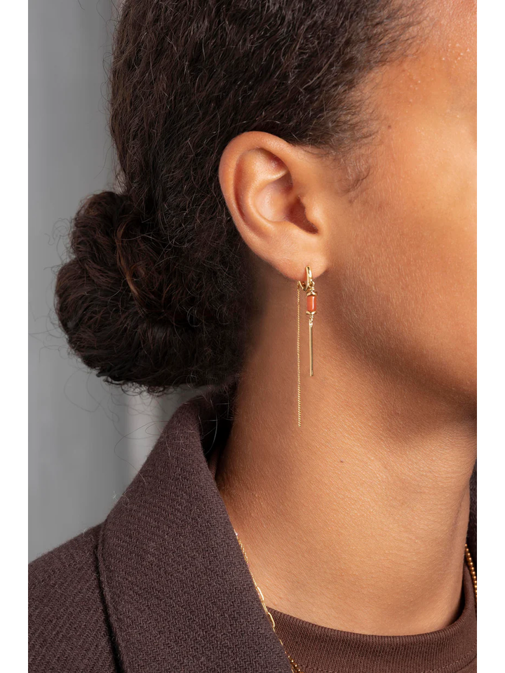 Goud met oranje Asymmetrische creolen met agaat en ketting Siena Murielle Perrotti