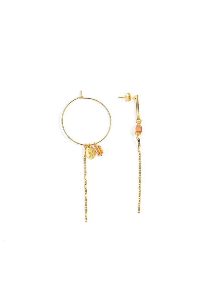 Goudroze platte ketting en asymmetrische kristallen creolen Vipy Murielle Perrotti 