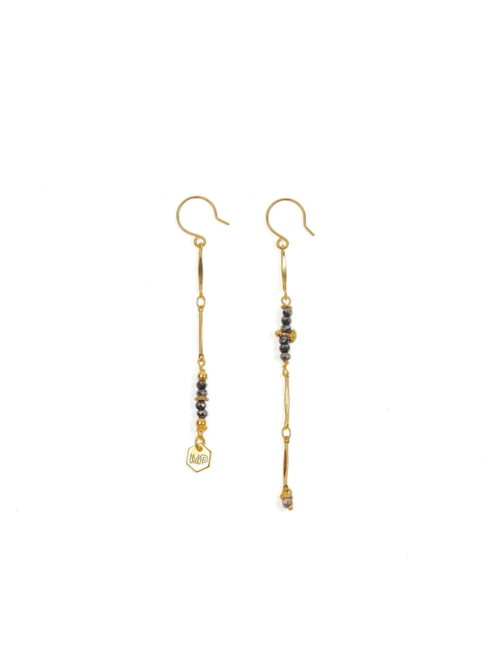 Goudgrijs asymmetrische oorbellen met pyriet, oog en ketting Maxence Murielle Perrotti