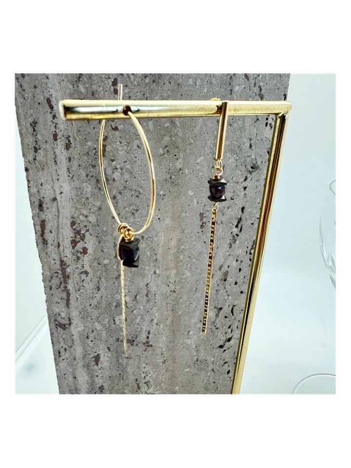 Goud bordeau asymmetrische platte kettingoorbellen Vipy Murielle Perrotti 