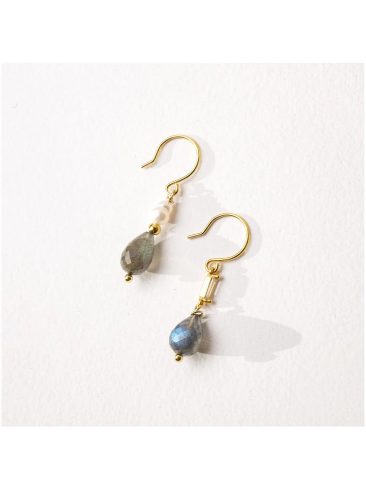 Goud grijs en witte oorbellen met parels Fiti Murielle Perrotti 