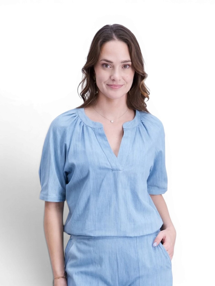 Lichtblauwe blouse Signe Nature
