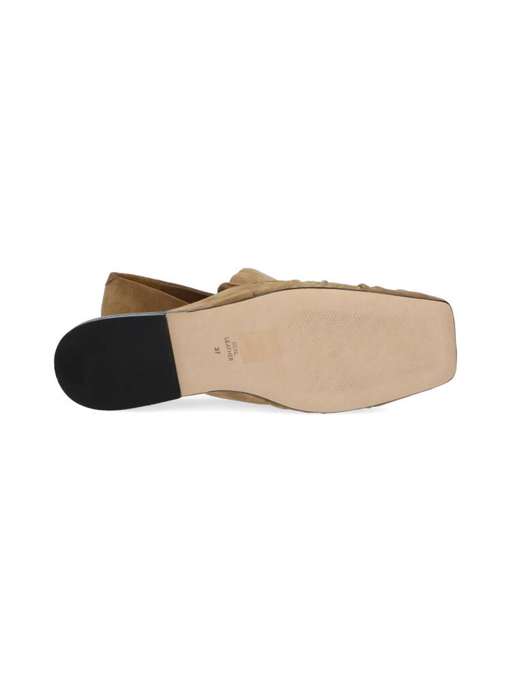 Taupe kleurige loafer in suede Charlise J VAM 
