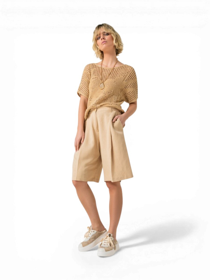 Beige short met bandplooi Caroline Biss 