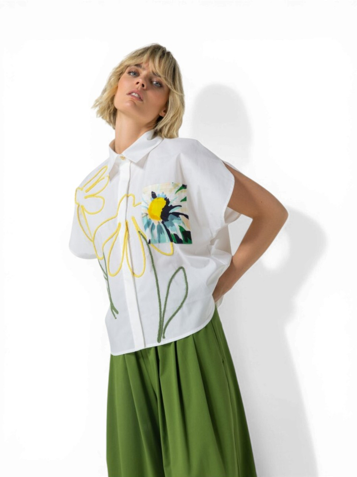 Witte bloes met bloemendetail Caroline Biss 