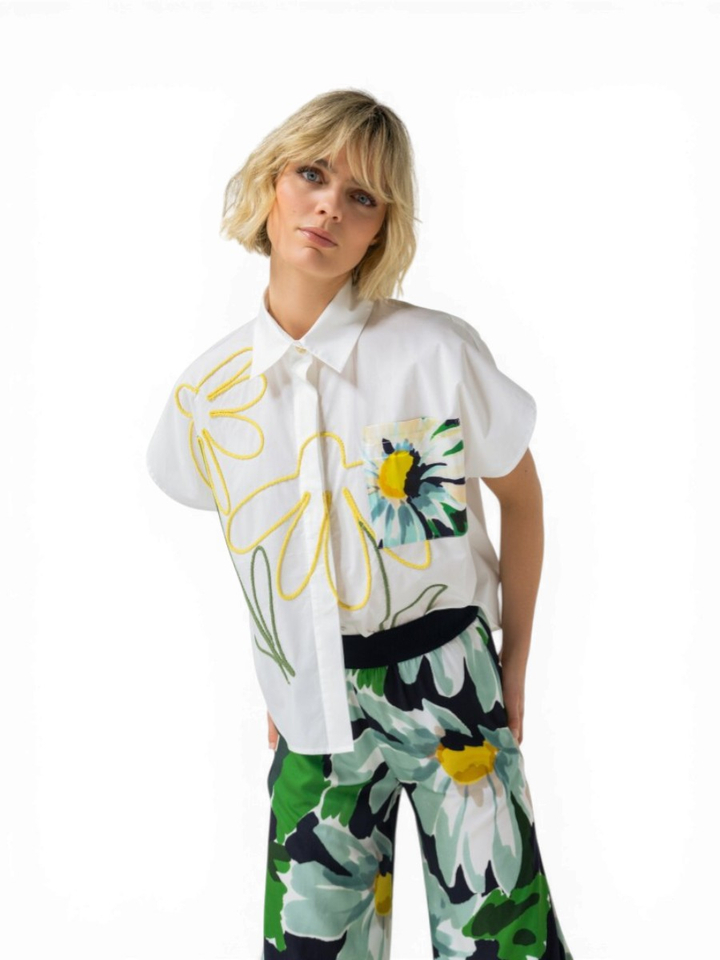 Witte bloes met bloemendetail Caroline Biss 