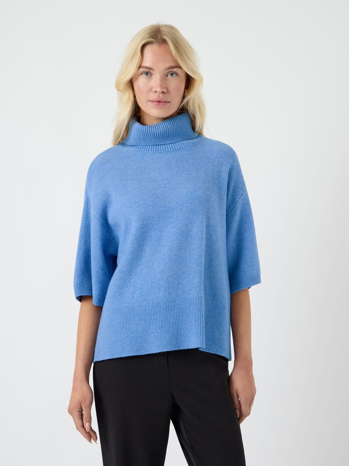 Blauwe wollen turi met rolkraag Yasemila Y.A.S