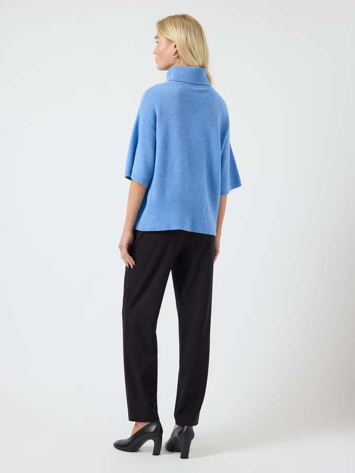 Blauwe wollen turi met rolkraag Yasemila Y.A.S