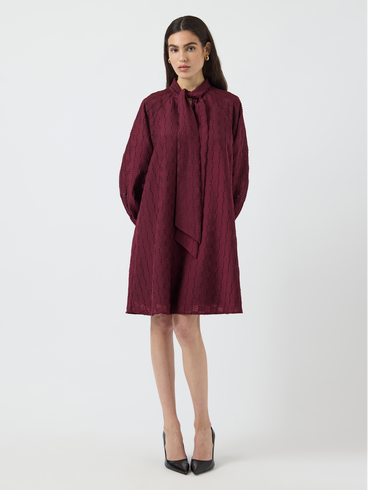 Bordeaux jurk met strikdetail Yasjulina Y.A.S