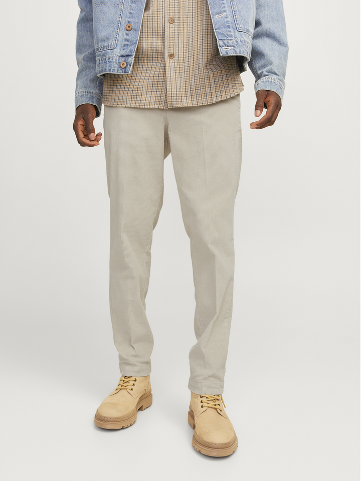 Creme kleurige broek in ribfluweel tapered fit  Jack&Jones 