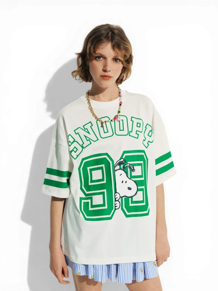 Witte oversized T-shirt met Snoopy-patch en groene tekst Joopio Essentiel