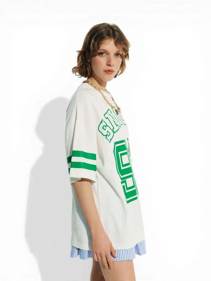 Witte oversized T-shirt met Snoopy-patch en groene tekst Joopio Essentiel