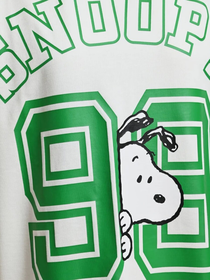 Witte oversized T-shirt met Snoopy-patch en groene tekst Joopio Essentiel