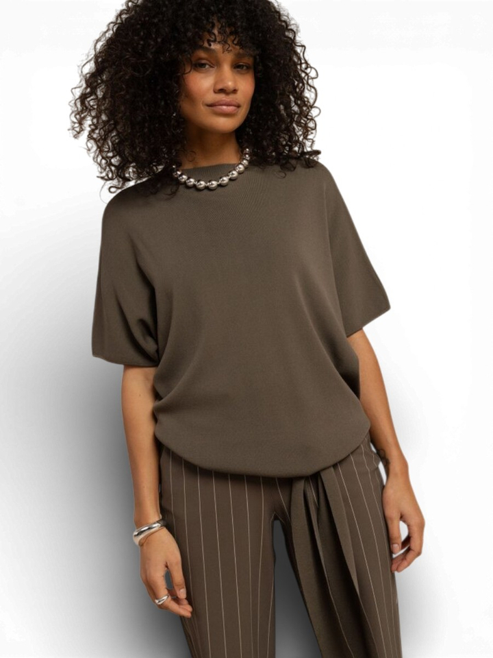 Groene trui met knoop detail onderaan Jottie Studio Anneloes