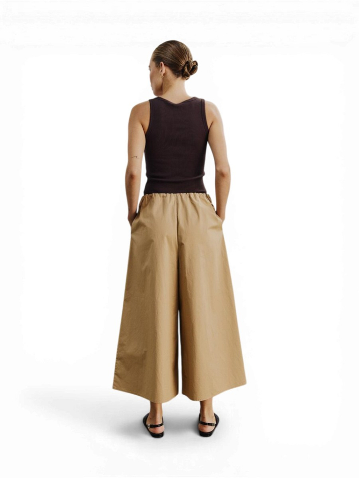 Camel kleurige 7/8 wijde broek met elastiek Lara Culotte Withblack
