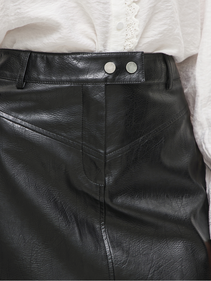 Zwarte halflange rok in leder look Vimillian Vila