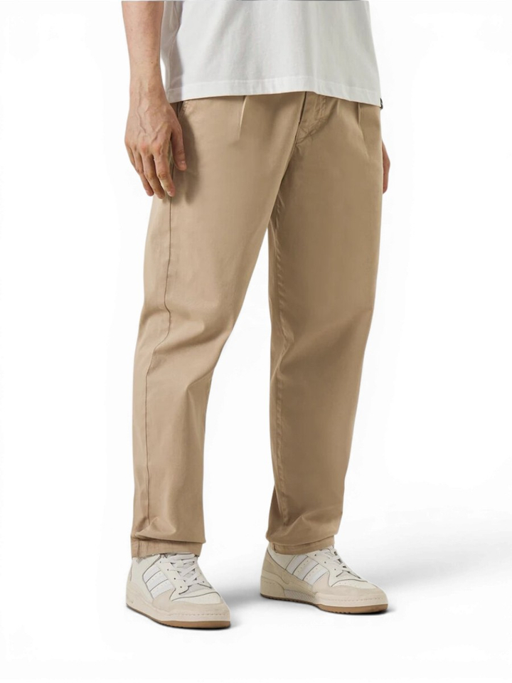 Beige tapered fit chino met bandplooi Navigator Antwrp 