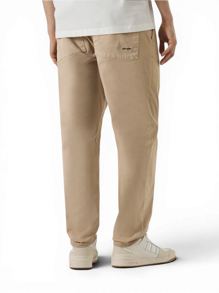 Beige tapered fit chino met bandplooi Navigator Antwrp 