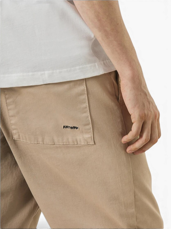 Beige tapered fit chino met bandplooi Navigator Antwrp 
