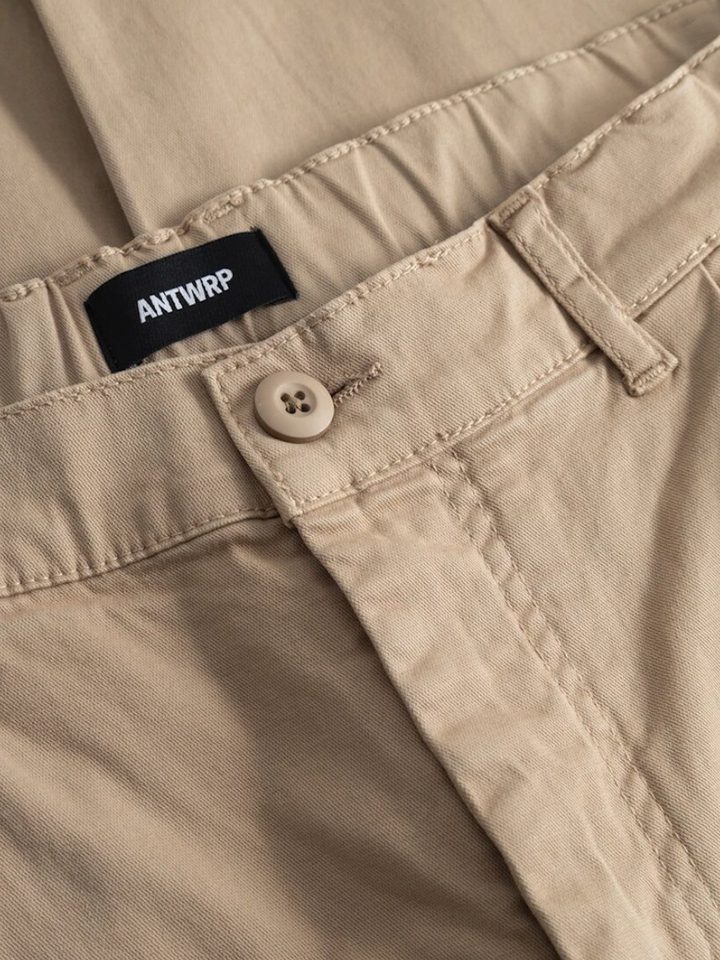 Beige tapered fit chino met bandplooi Navigator Antwrp 