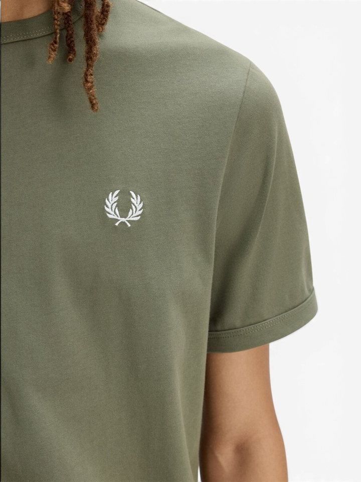 Kakigroene t-shirt met logo Fred Perry 
