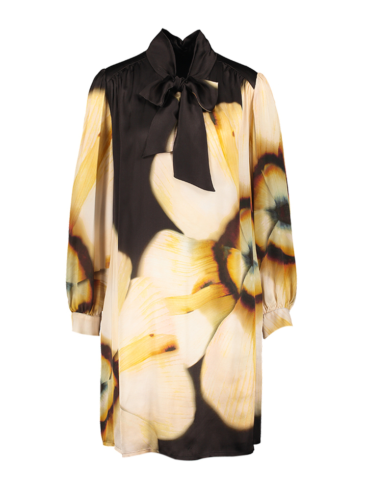 Zwarte losvallende jurk met beige bloemenprint en zakken Caroline Biss 