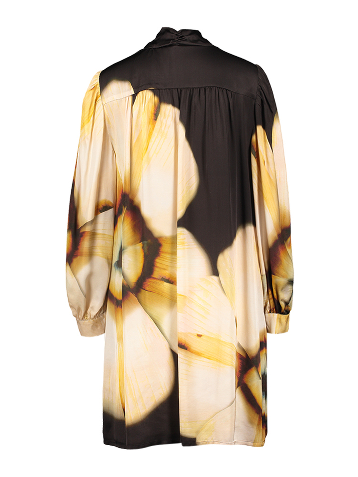 Zwarte losvallende jurk met beige bloemenprint en zakken Caroline Biss 