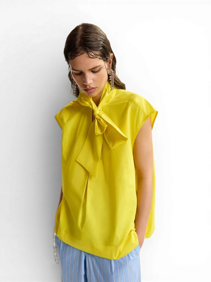 Gele mouwloze blouse met strikkraag Jalaysia Essentiel 