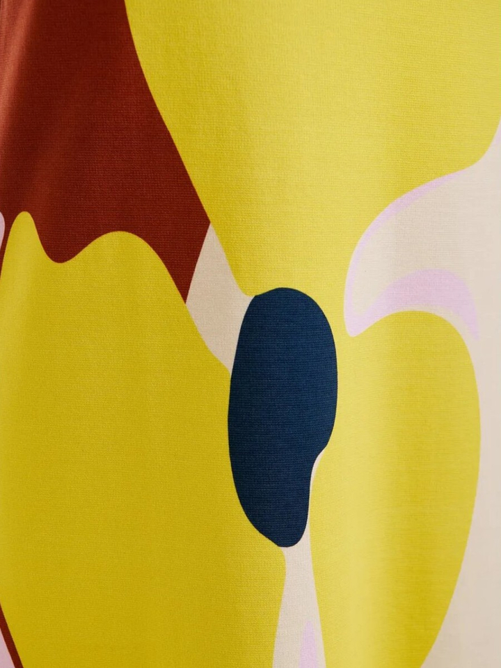Roestbruine, crème en gele strapless maxi-jurk met oversized bloemenprint Jannick Essentiel 