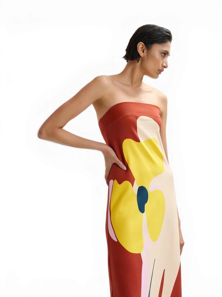 Roestbruine, crème en gele strapless maxi-jurk met oversized bloemenprint Jannick Essentiel 