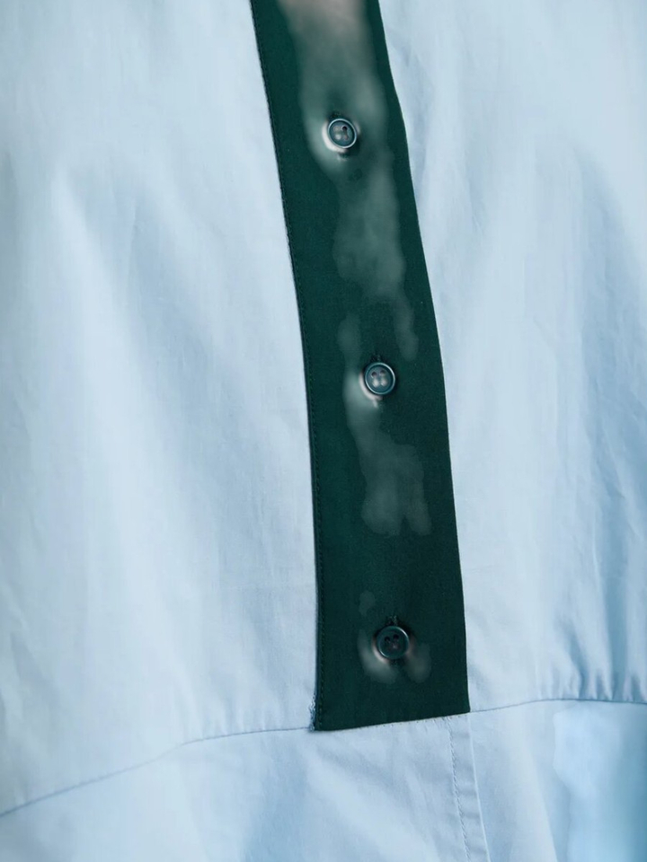 Blauwe katoenen bloes met groene kraag Kaylee Essentiel
