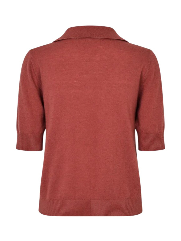 Donkerroze polo in merino wol Ribena Six Ames