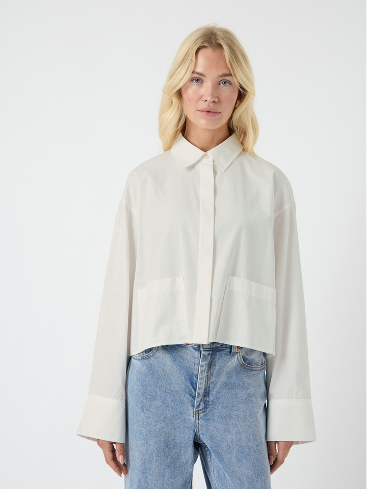 Witte korte bloes met opsgestikte zakken Yaslee Y.A.S