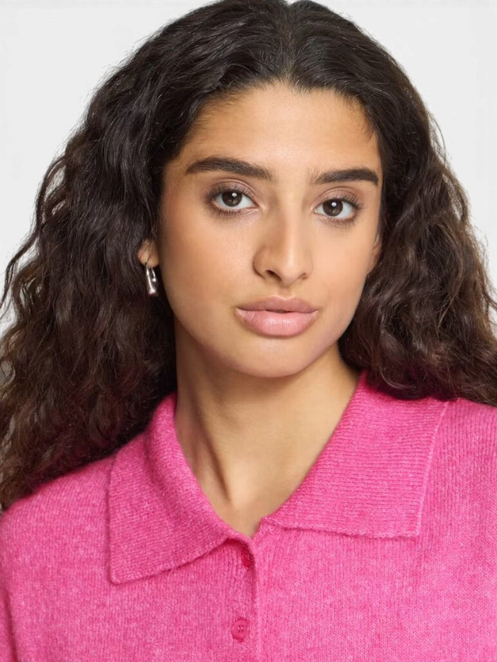 Roze gebreide gilet met knoopsluiting en kraag Kamara Ichi 