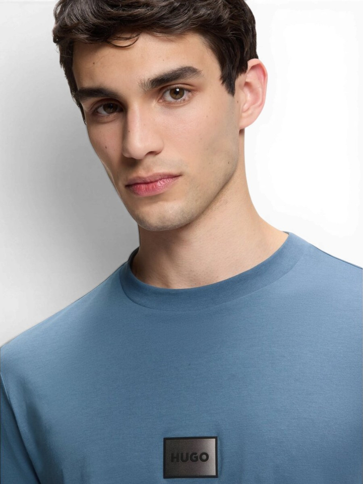 Blauwe t-shirt met logo detail Danotie Hugo Boss