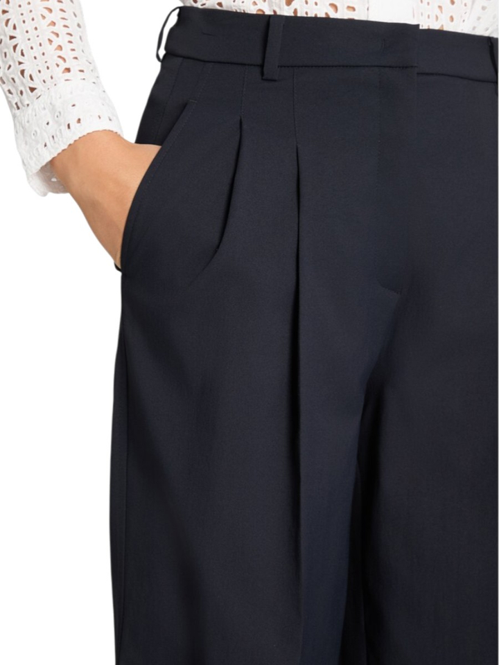 Blauwe losvallende broek met bandplooi Emilie Cambio