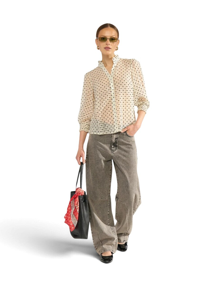 Beige bloes met zwarte bloemen Jannet Shirt Numph