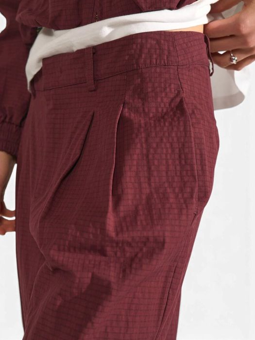 Bordeaux wijde broek met bandplooi en fijne ruit Tuja Numph